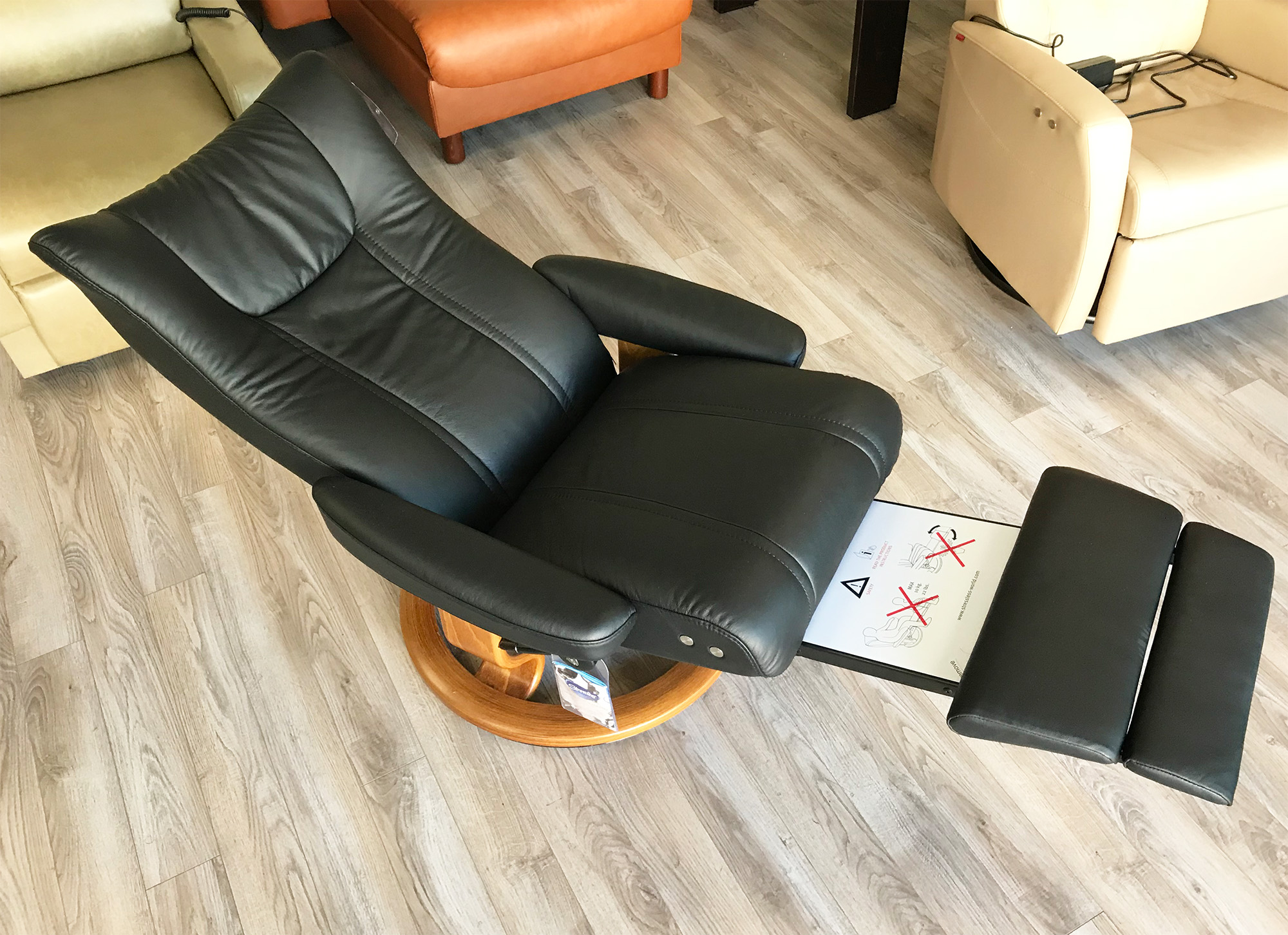 Stressless Wing LegComfort Paloma Black Leather Color Recliner Chair with Footrest 
