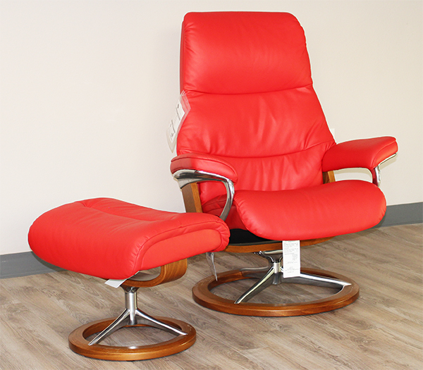 Stressless View Signature Base Medium Paloma Tomato Red Leather Recliner Chair by Ekornes