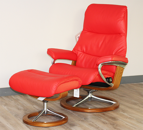 Stressless View Signature Base Medium Paloma Tomato Red Leather Recliner Chair by Ekornes