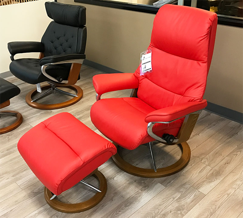Stressless View Signature Base Medium Paloma Tomato Red Leather Recliner Chair Ottoman by Ekornes