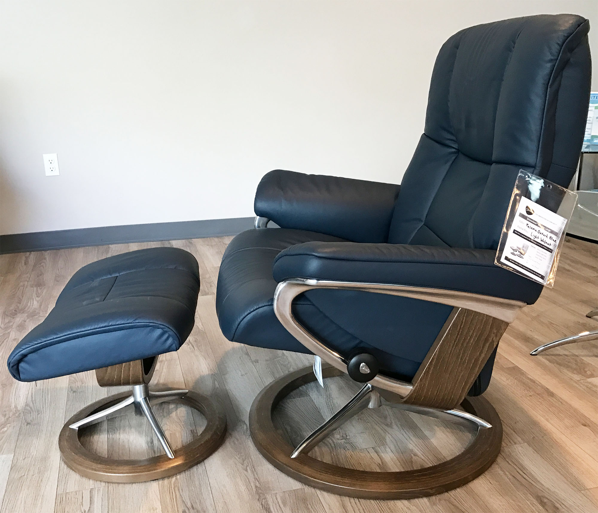 Mayfair Signature by Recliner Blue Ekornes and Wood Oxford Ottoman Leather Stressless Paloma Walnut Chair